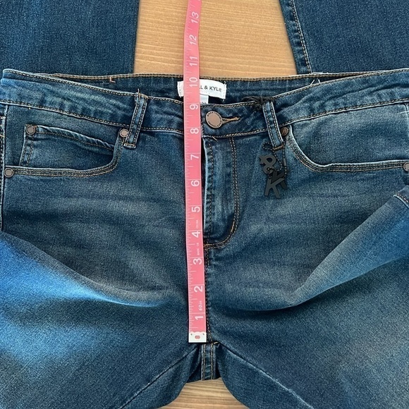NWT Kendall & Kylie Kurvy Mid-rise Baby Boot Jean Size 11/12 Color Pasadena - Picture 12 of 15